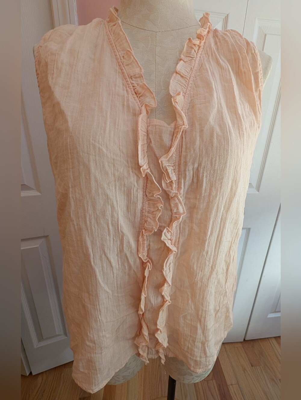 NWOT Liz Claiborne Peach Ruffle Neck Sleeveless Top Size XL